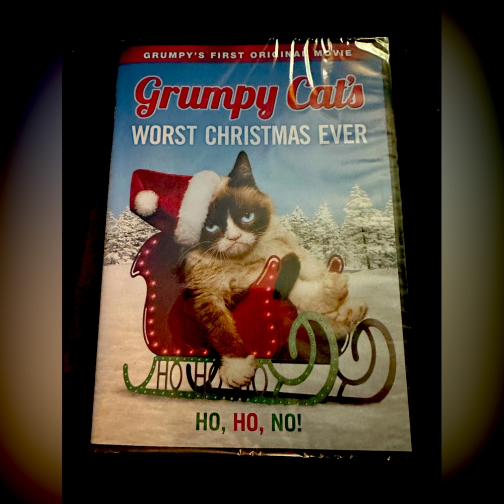 Grumpy cats, the worst Christmas ever on DVD